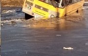 В Башкирии едва не утонул школьный автобус