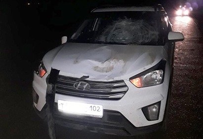 В Башкирии на трассе иномарка сбила двоих мужчин