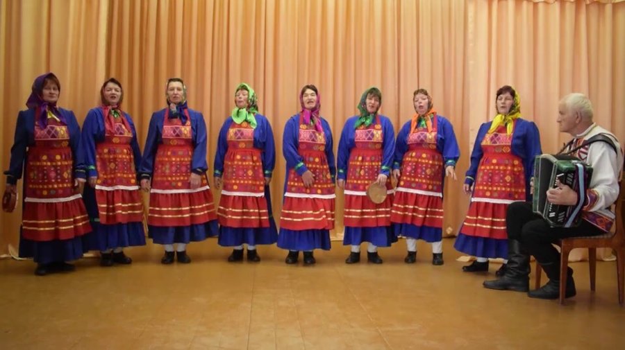 Бабушки из Башкирии исполнили рок-хит под баян и бубен
