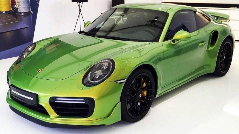Владелец Porsche потратил 100 тысяч долларов на покраску автомобиля в эксклюзивный цвет