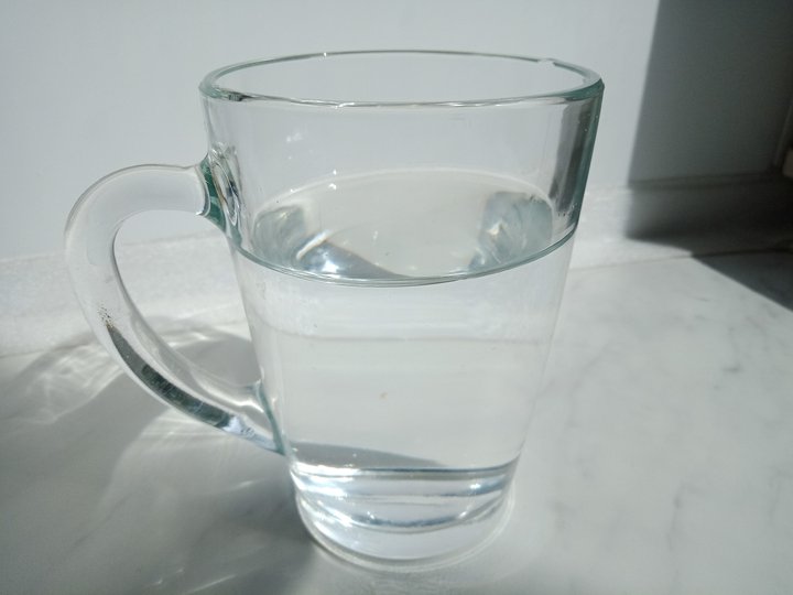 Учёные рассказали, что произойдёт при замене всех напитков водой