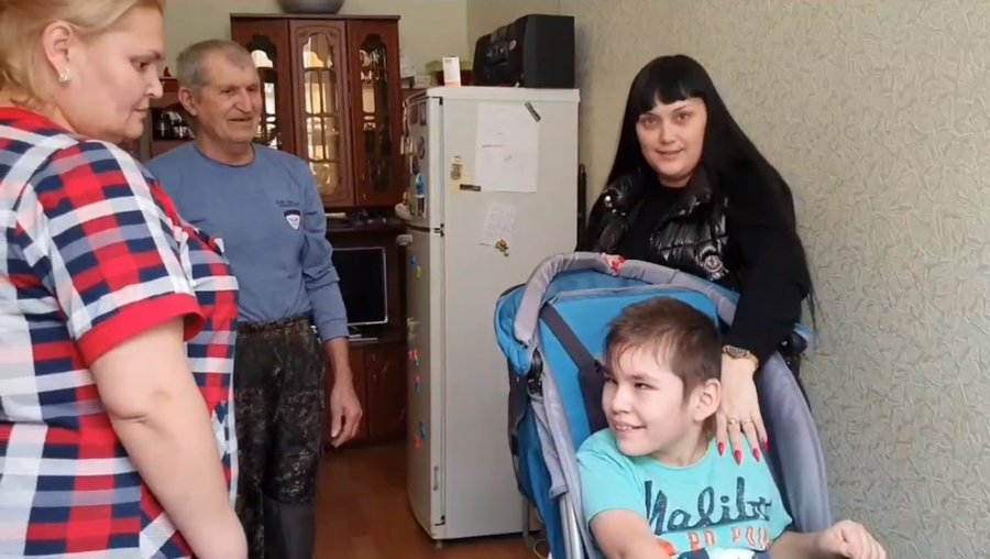 Волонтёры из Башкирии рассказали, какие изменения произошли в жизни ребёнка-инвалида, которому выдали жильё в подвальном помещении прямо под туалетом