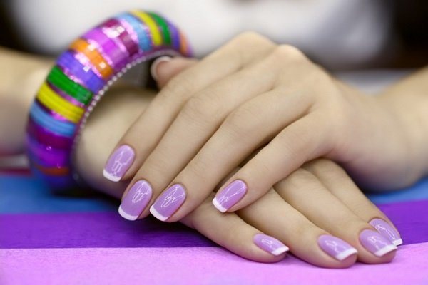 Онколог назвал способ определить рак по виду ногтей