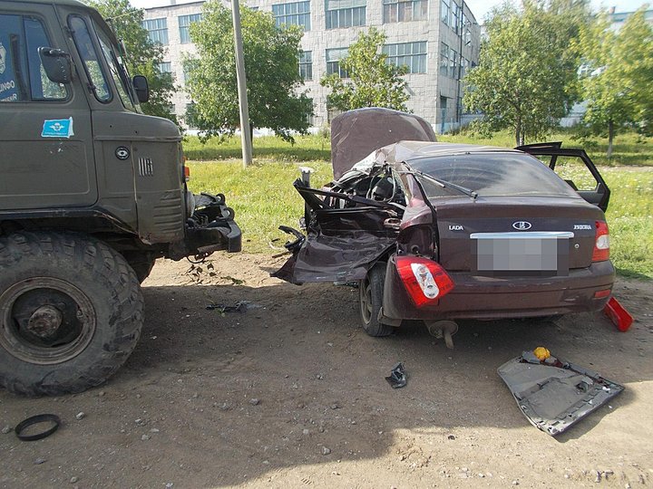 В Башкирии в столкновении с грузовиком погиб водитель Lada Priora