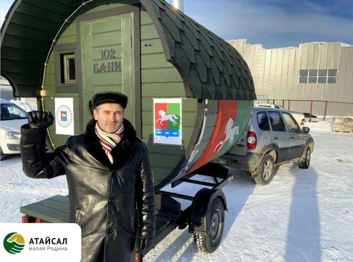 Башкирский предприниматель отправил в зону СВО баню-бочку