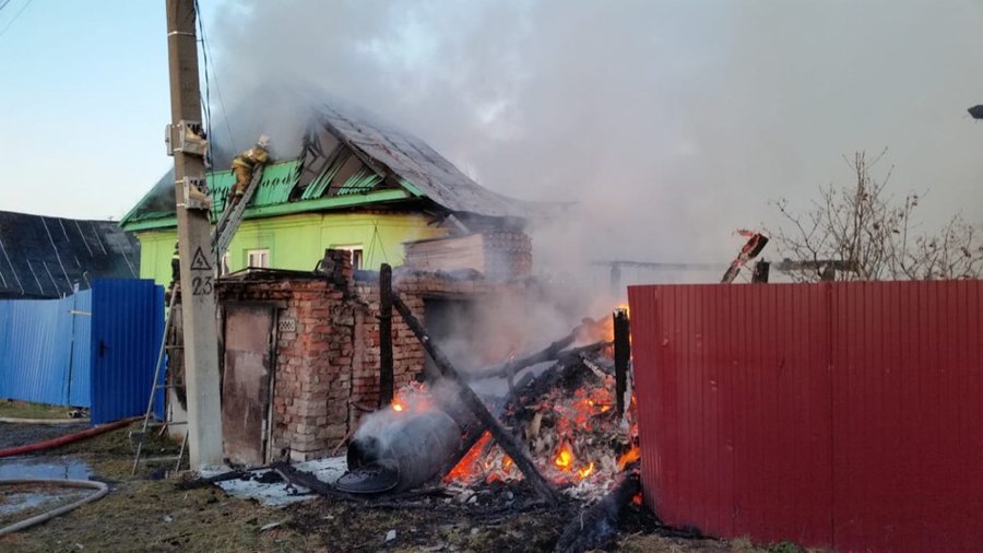 В Уфе в частном секторе сгорело два дома