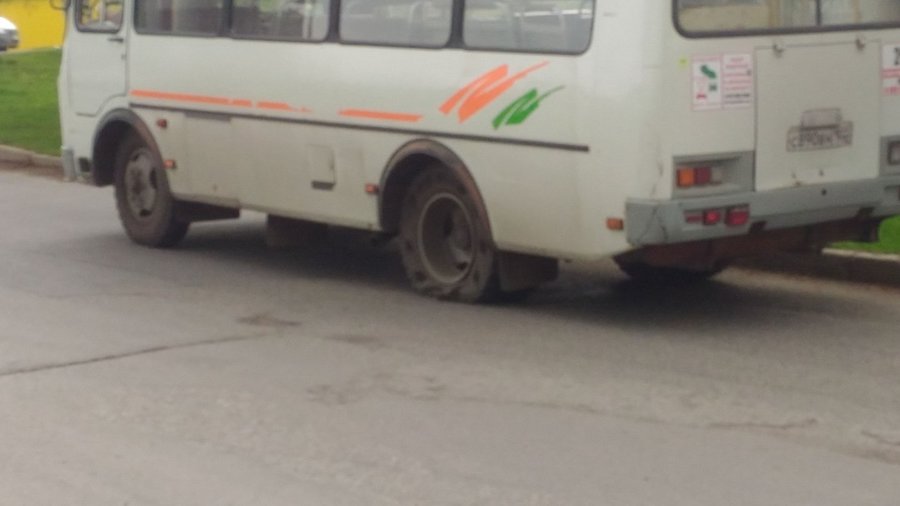 Жителей Уфы высадили из автобуса на проезжей части 