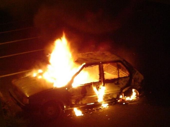 В Стерлитамаке  угонщики не смогли завести заглохшую машину и сожгли ее