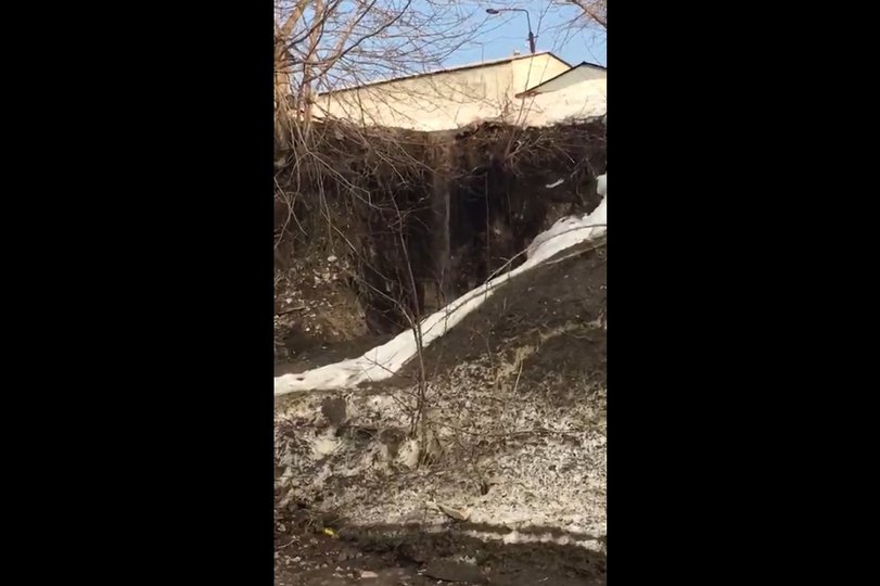 Новая «достопримечательность»: Уфимцы сняли на видео водопад на улице Высотной