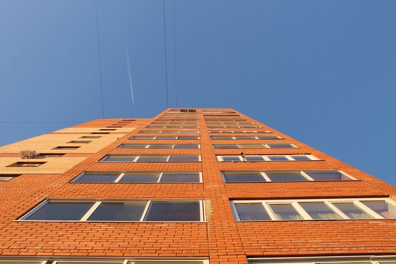 В Уфе 8-летний ребенок выпал с балкона четвертого этажа