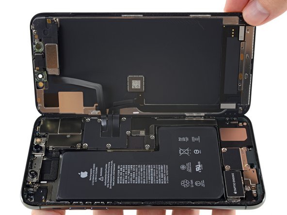 Смартфон iPhone 11 Pro Max разобрали и проверили на ремонтопригодность
