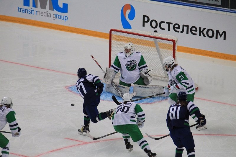 Рустэм Хамитов посетил матч Женской хоккейной лиги
