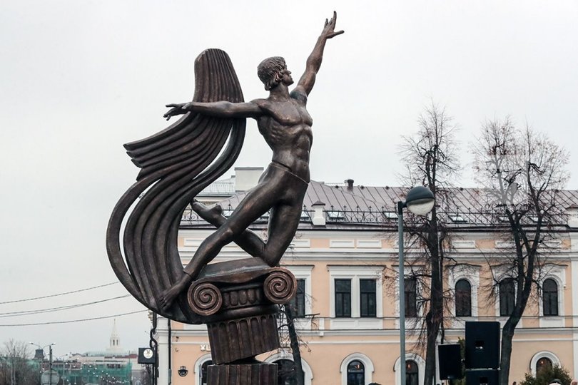Первый в России памятник Рудольфу Нуриеву был открыт в Казани 