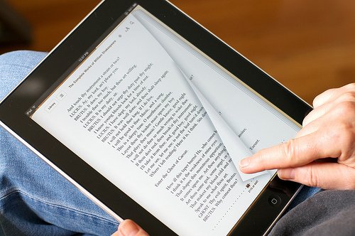 Компания Apple изучает российский рынок электронных книг