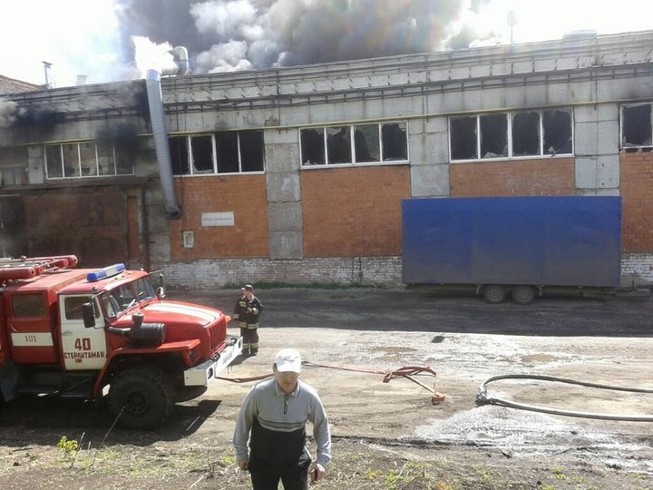 В Башкирии сгорел склад пенопласта