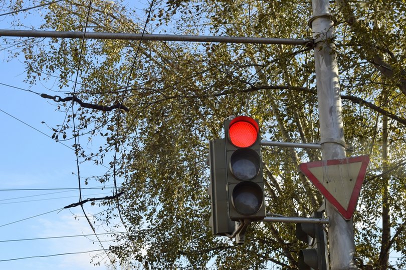 В Уфе на проблемном перекрестке собирается пробка из-за неработающего светофора