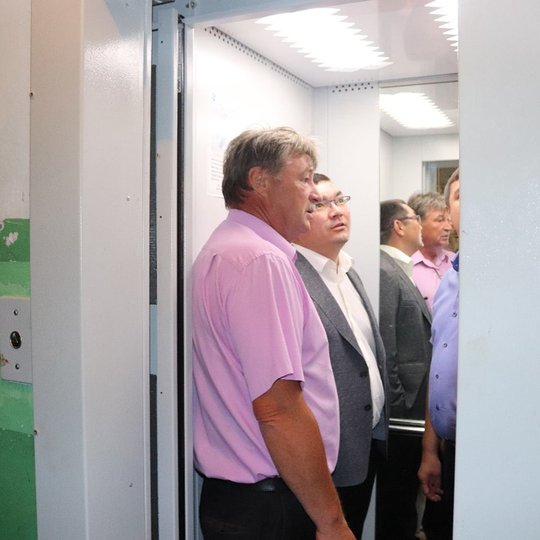 В Уфе чиновник застрял в новом лифте во время его проверки