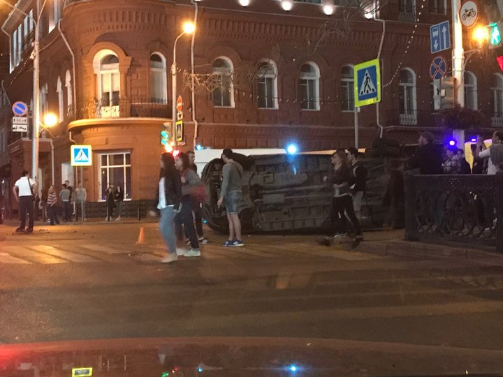 В сети появилось видео аварии на улице Ленина в Уфе