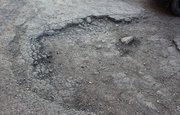 «Что за обман?»: Уфимцы возмутились ситуацией вокруг ремонта ямы возле одного из домов города