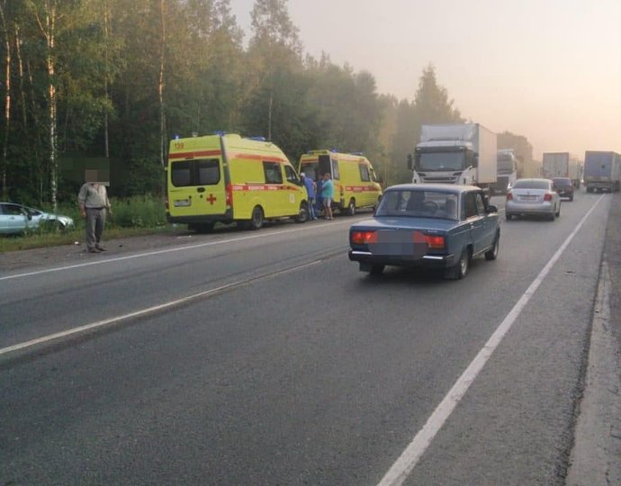 В Башкирии на полосе разгона легковушка врезалась в грузовик: Пострадали два человека
