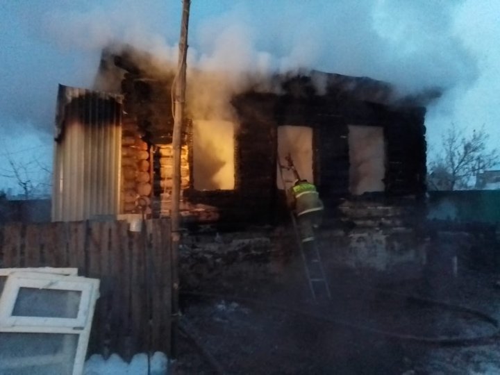 В Башкирии при тушении пожара сильно пострадали двое мужчин