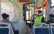 В Уфе сотрудники ГИБДД проверяют наличие пропусков и справок у пассажиров общественного транспорта