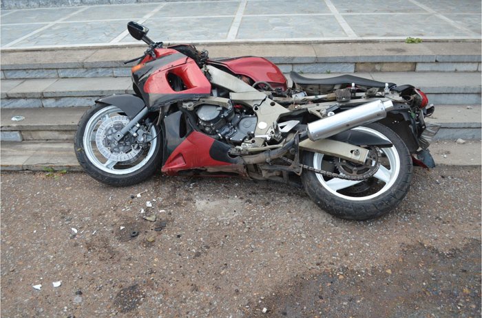 В Башкирии мотоциклист погиб при наезде на лестничную площадку