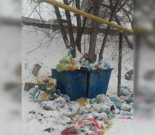 «Мусорная реформа возле "Белого дома"»: Жителя Уфы возмутило качество уборки города