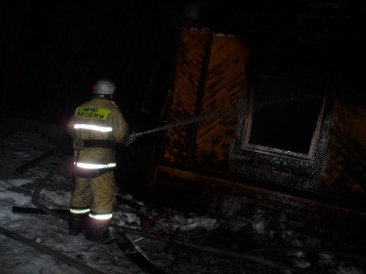 В Башкирии при пожаре в жилом доме погибли двое мужчин