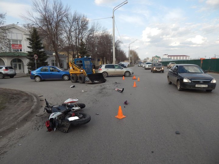 В Уфе пьяный мотоциклист наехал на стоящий трактор: мужчине грозит уголовная ответственность