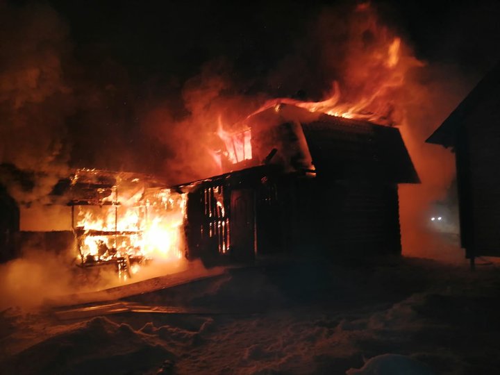 В Башкирии около горнолыжного курорта сгорел дом с баней