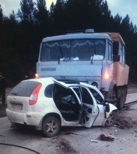 В Башкирии в столкновении с КамАЗом погибли водитель и пассажирка легковушки