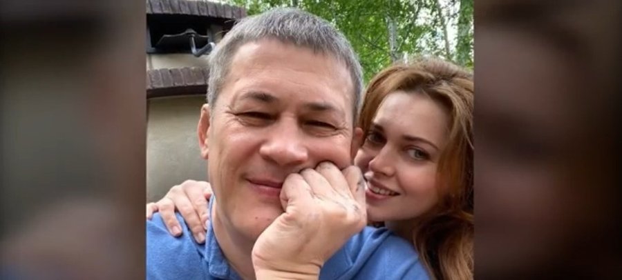 Жена Радия Хабирова попросила его быть с ней