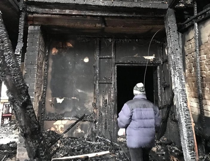«У пожарных не было воды, чтобы потушить даже маленький очаг»: Жительница Уфы считает, что дом её семьи сгорел по вине пожарной службы 