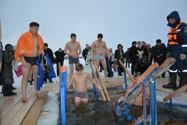 «Из-за погодных условий мы можем ограничить вход»: В МЧС Башкирии прокомментировали влияние теплой погоды на празднование Крещения