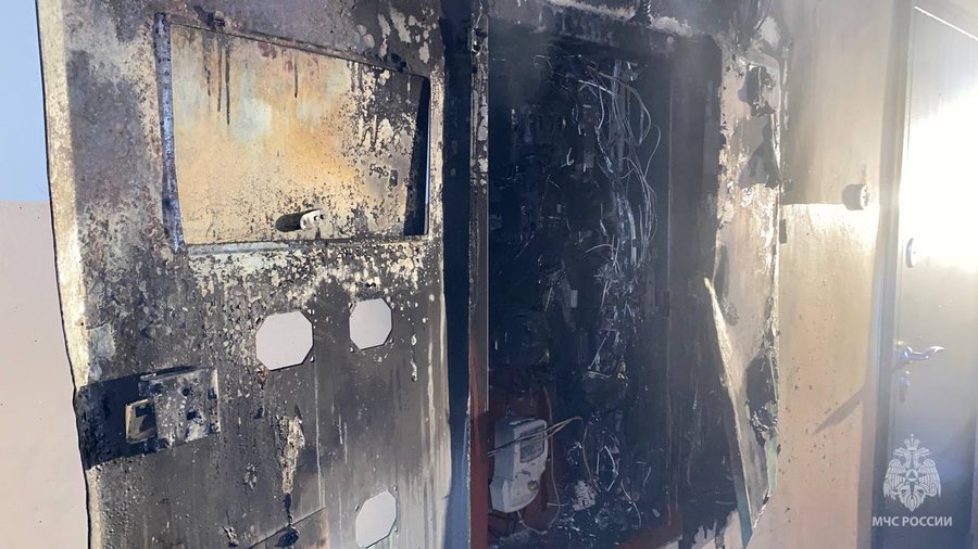 Двое жителей Уфы застряли в лифте во время пожара