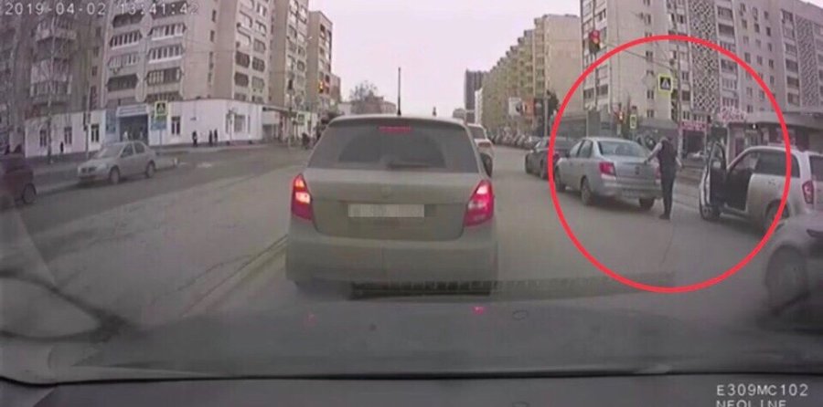 Самые популярные новости недели: Неадекватные люди на улицах Уфы, трогательный поступок водителя и «отвратительное» поведение бабушек в Башкирии