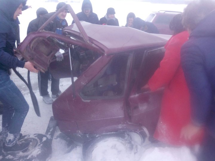 В Башкирии столкнулись микроавтобус и ВАЗ: имеются пострадавшие