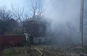 В Уфе из-за пожара во дворе чуть не пострадал двухэтажный дом
