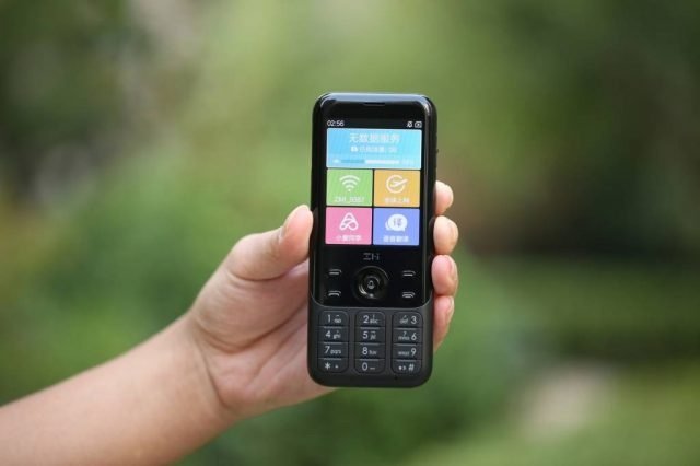 В продаже появился кнопочный смартфон Xiaomi ZMI Travel Assistant Z1
