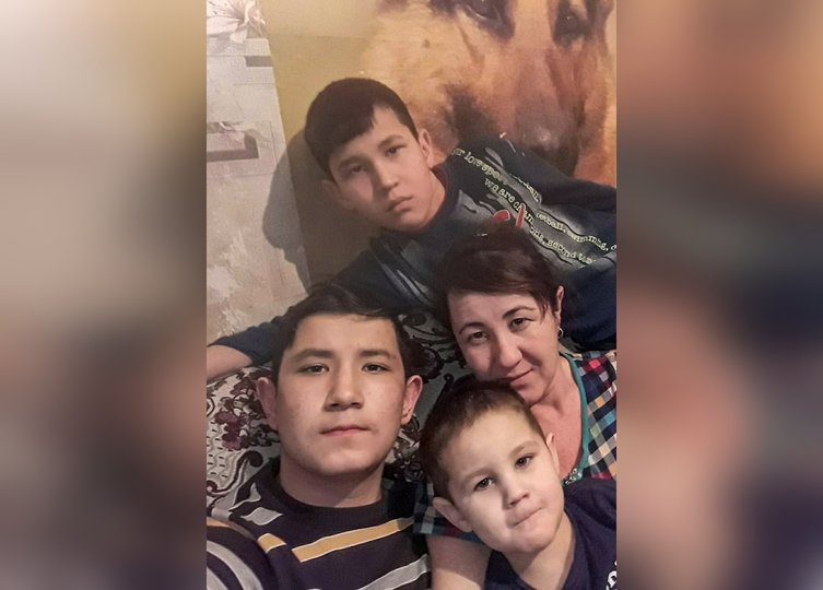Радий Хабиров помогает многодетной матери, переехавшей из Узбекистана в Башкирию, решить бюрократическую проблему