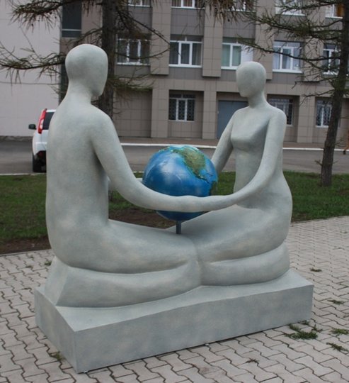 В Уфе установили скульптуру «Планета жизни»