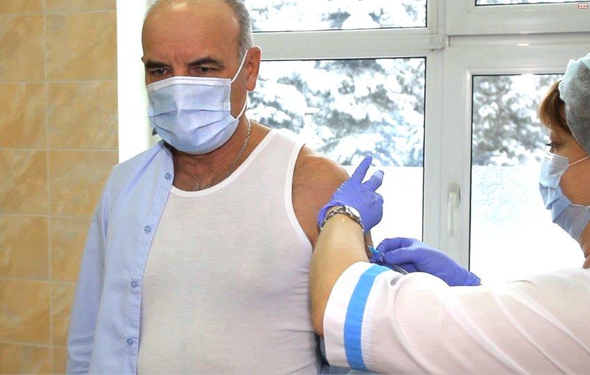 Ещё один депутат Курултая Башкирии сделал прививку от коронавируса