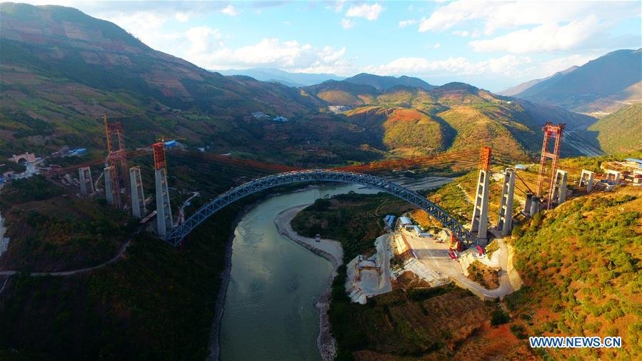 Китайские инженеры построили мост с самым длинным в мире пролетом 
