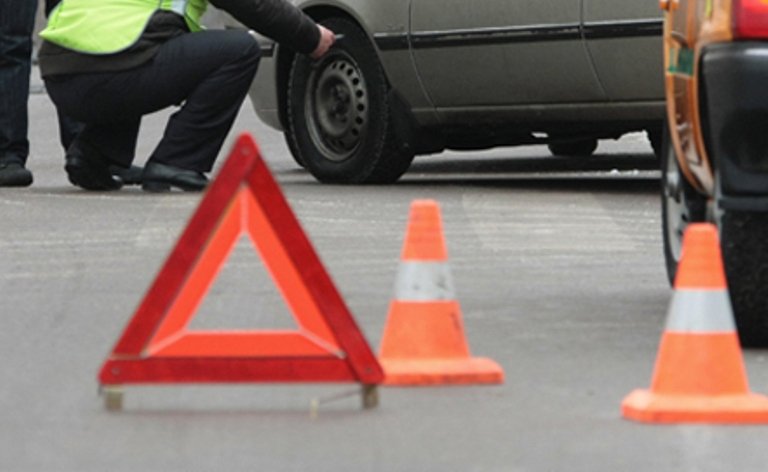 На трассе М5 в Башкирии под колесами грузовика погиб пешеход