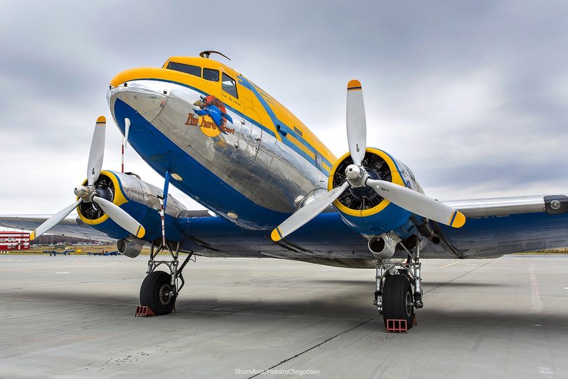 В уфимском аэропорту приземлился легендарный самолет времен Второй мировой войны