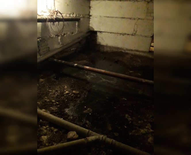 «В подъезде стоит зловоние»: Уфимцы жалуются на потопы в подвале 