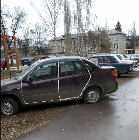 В Башкирии машину местной жительницы из мести залили монтажной пеной 