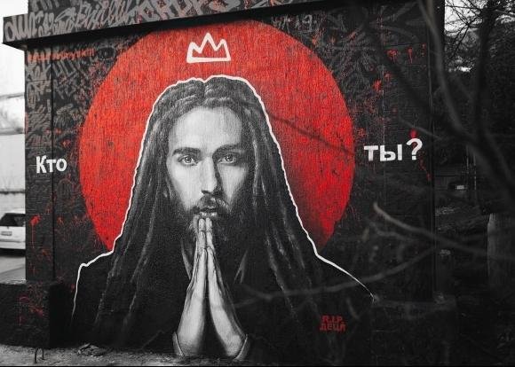 В Сочи граффитисты изобразили портрет Децла 
