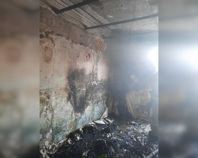 В Башкирии из пожара в тяжелом состоянии госпитализировали женщину и двоих детей